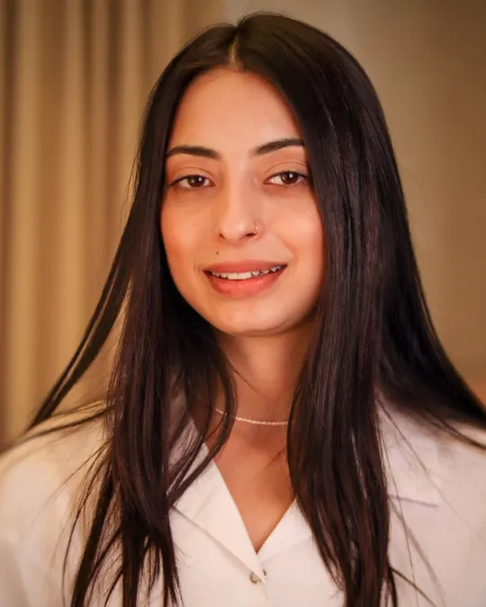 لارا شهاب، معالِجة في Top Cosmetics