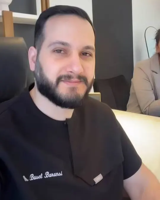 ד״ר באסל בראסני, רופא בטופ קוסמטיקס
